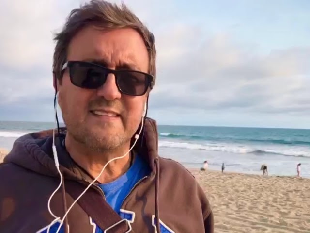 cuanta agua de mar beber al dia