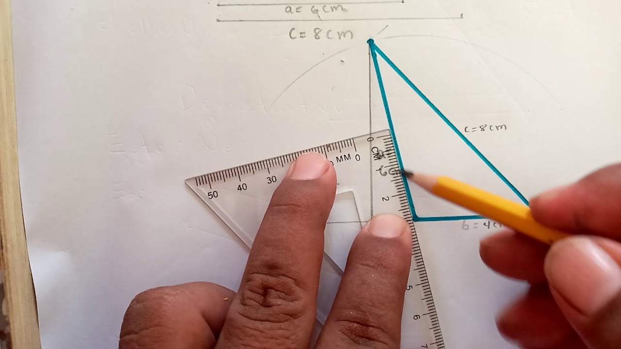 cuántas alturas tiene un triángulo escaleno