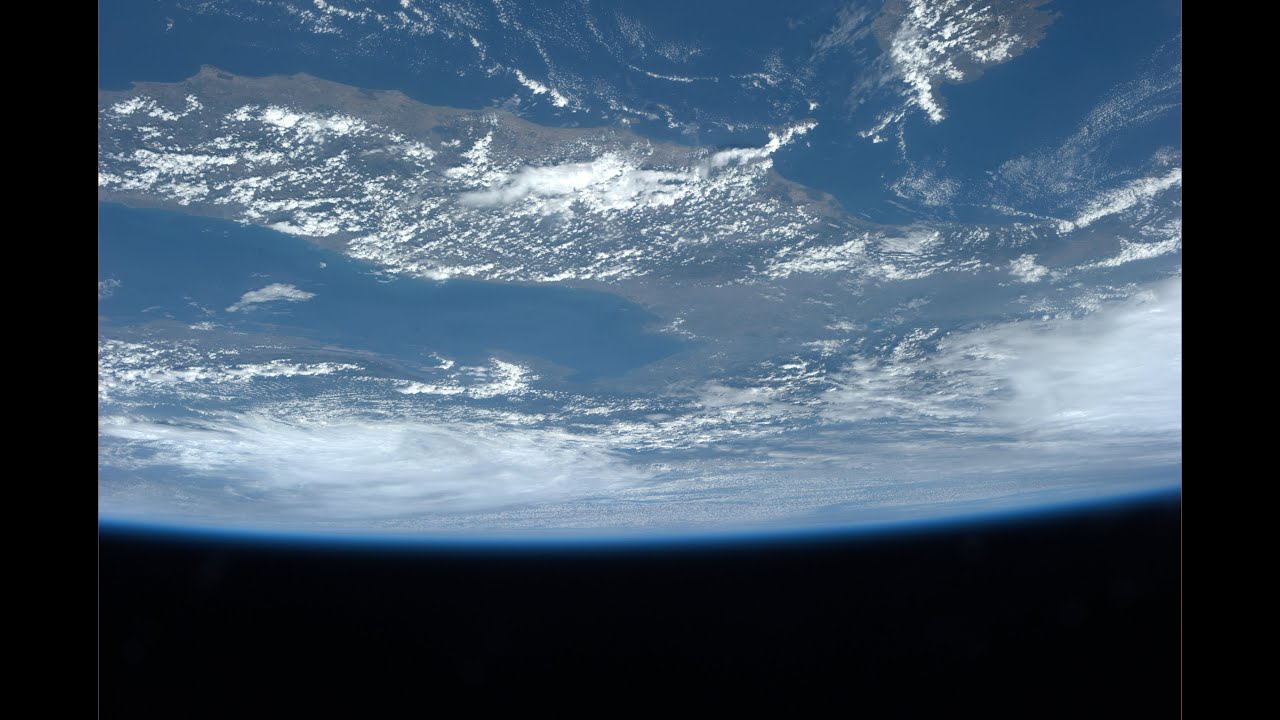 porque al entrar a la atmosfera terrestre hay tanta friccion