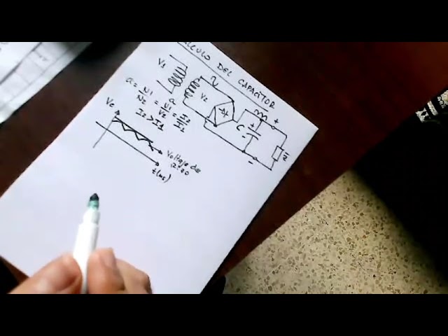 funcion de un capacitor en una fuente de alimentacion