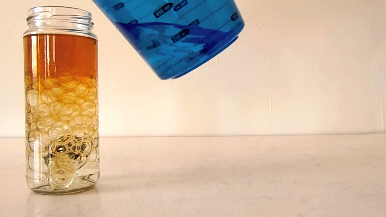 qué es más denso el agua o el aceite