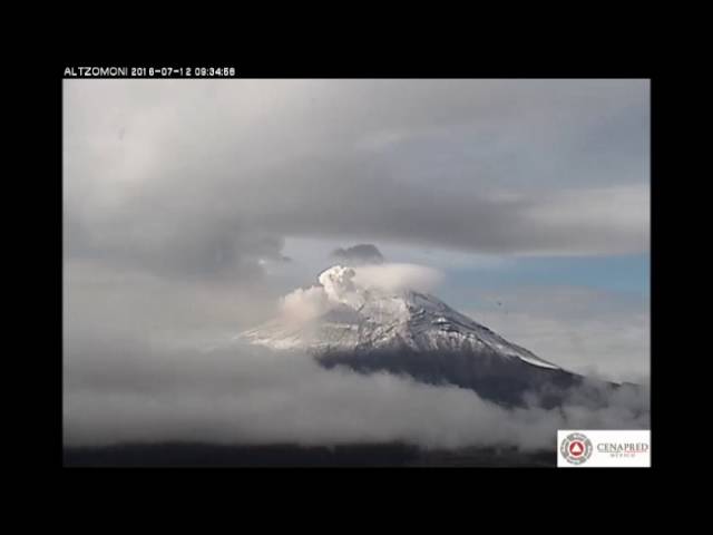 emisión de gas y vapor de agua en zonas volcánicas